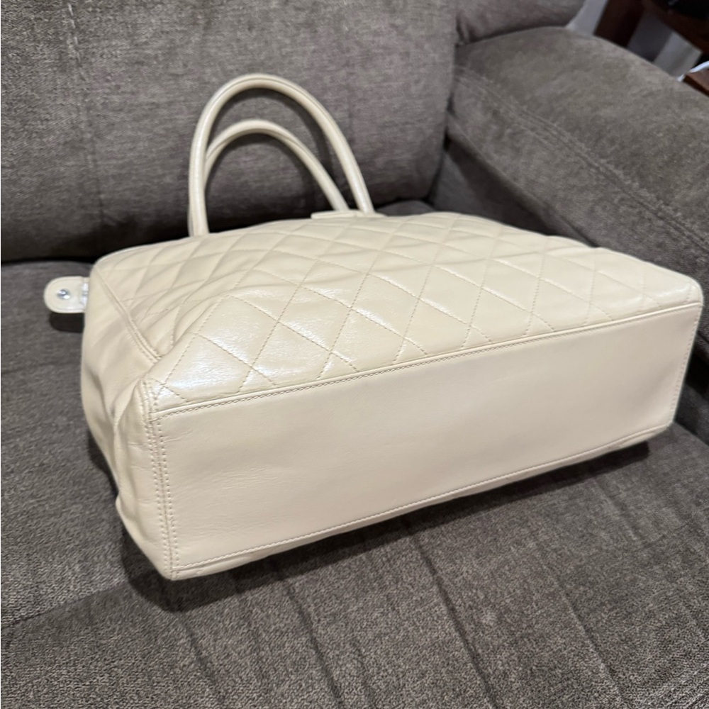 Excellent Condition Authentic Chanel Hand Bag Beige Lamb Skin - Picture 13 of 17